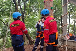 【日常训练】【7月6日-周日】先锋横渡，担架固定，保护站设置与下降体验（文博宫~鸡公山一带）