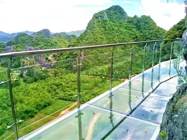 30-31:徒步鸡笼顶,游玩春湾石林,体验玻璃栈道