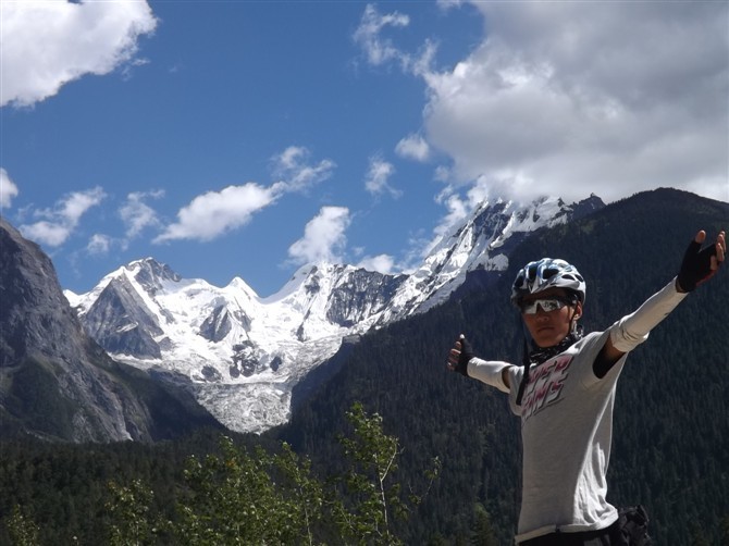 男 籍贯: 陕西 西安  身高: 180cm 体重: 70kg 擅长: 徒步穿越,骑行