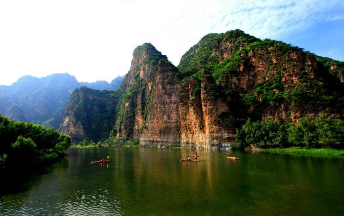 十渡东湖港美景一日游 赠送七彩玻璃栈道 ,漂流东湖港自然风景区,地处