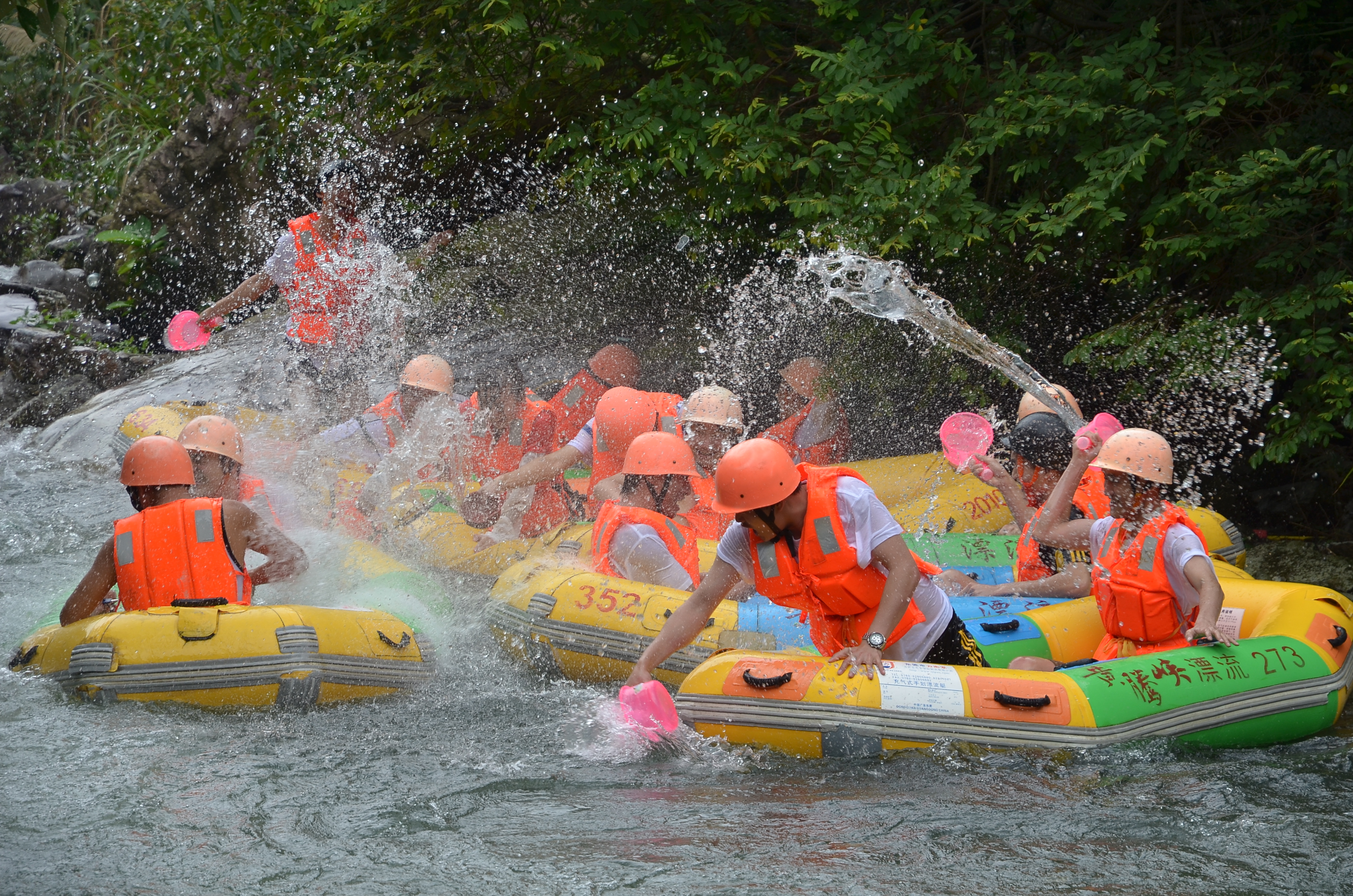 天天出发清远黄腾峡漂流纯玩1天含往返交通黄腾峡勇士漂流赠送山水