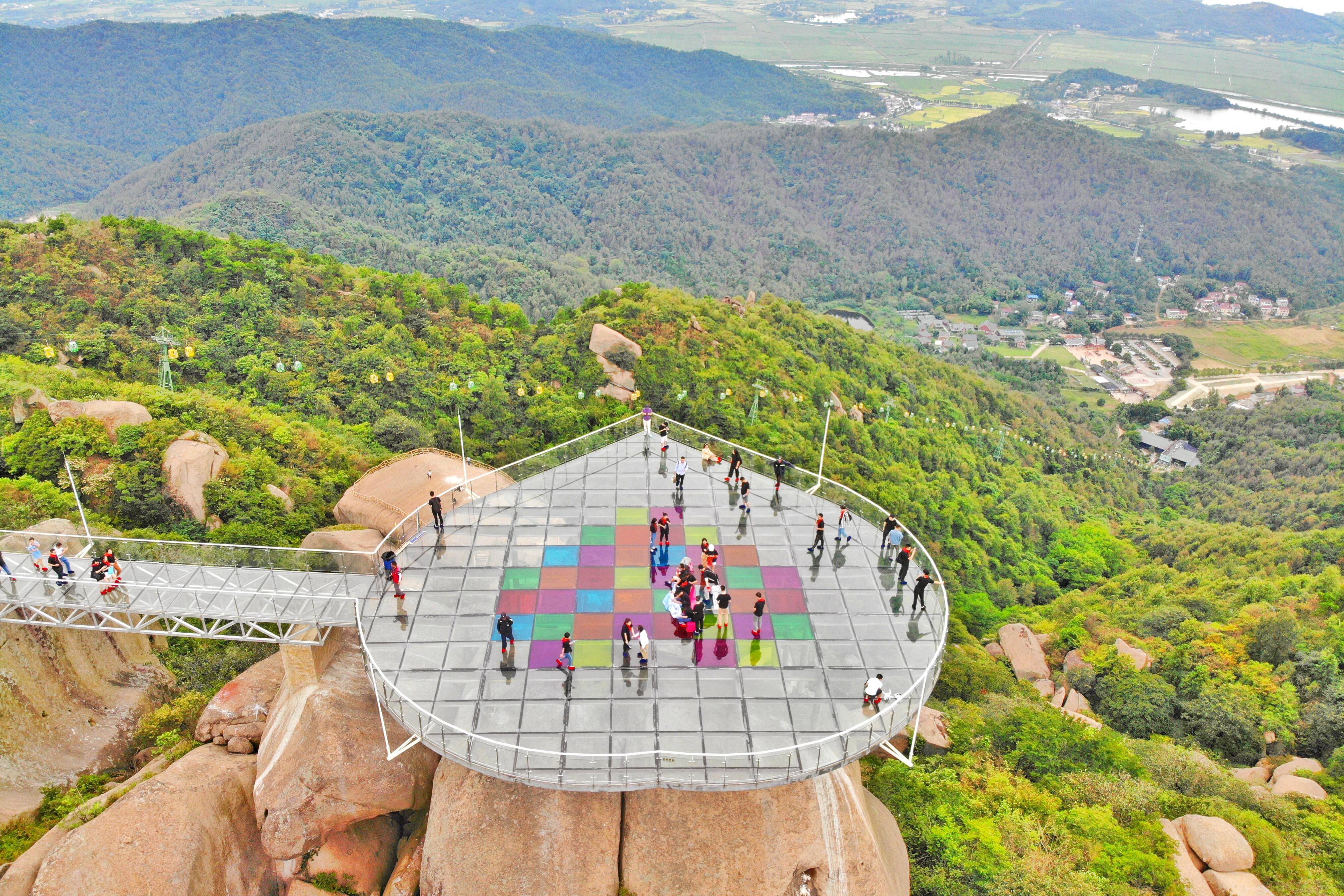 巨石山玻璃栈道图片图片