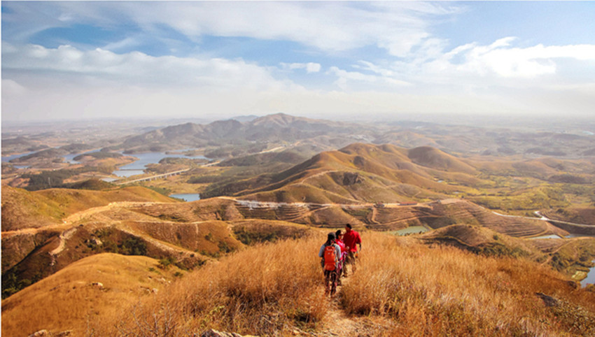 【年龄限制】7-65岁之间 【线路性质】户外徒步,登山,摄影 【退团标准