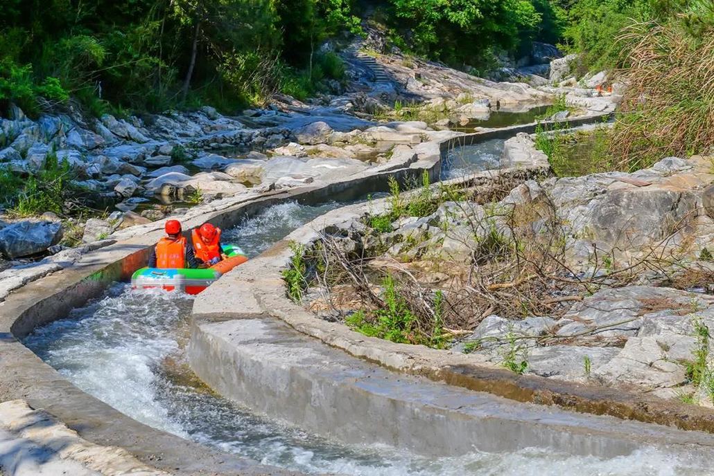 英山毕升大峡谷漂流图片