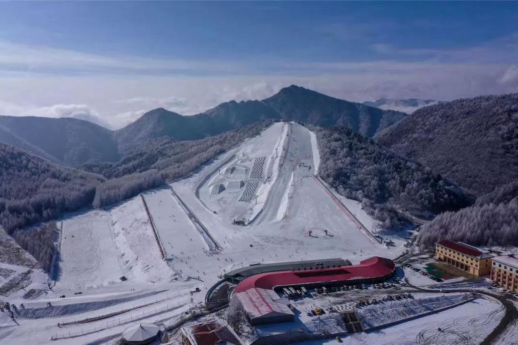 【特价498】神农架国际雪场不限时滑雪 昭君故里2日游