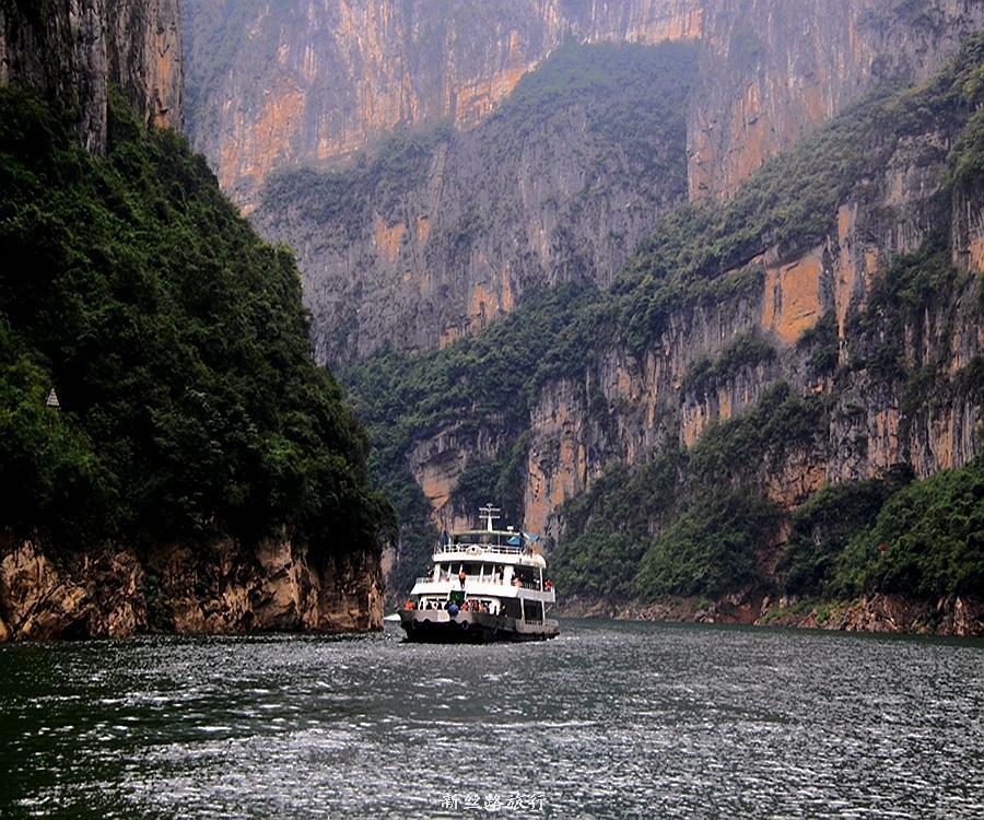 新丝路旅行5月14日三峡云巅船游西陵峡莫愁村四日游