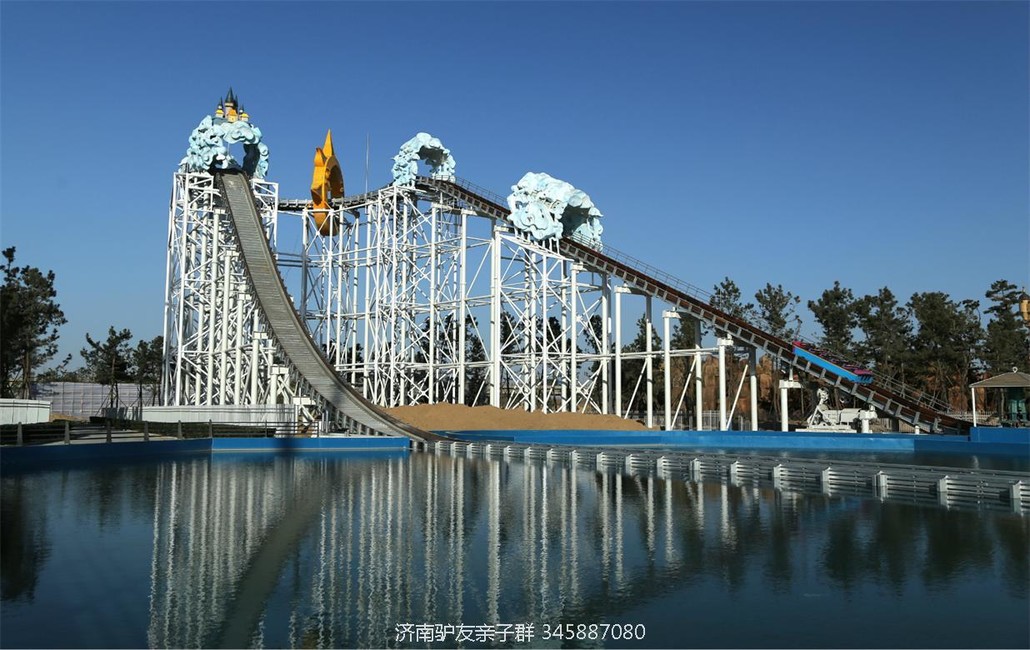 秘境之湖等七大主題區,包括龍捲風,雷神之錘,藍火之戰,摩托過山車,飛