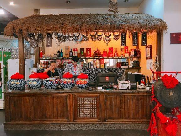 【欢天寨苗家菜】【两店通用】19.9元抵100元代金券,机器人,吃酸汤,喝