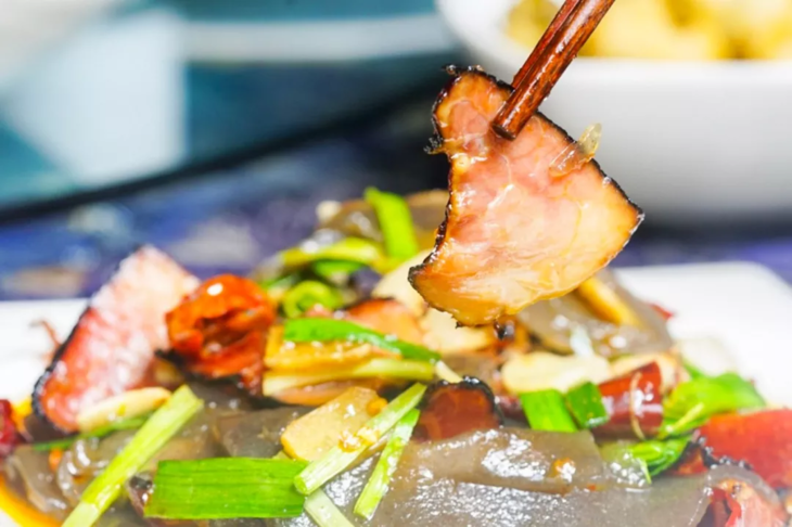 蕨粑炒腊肉