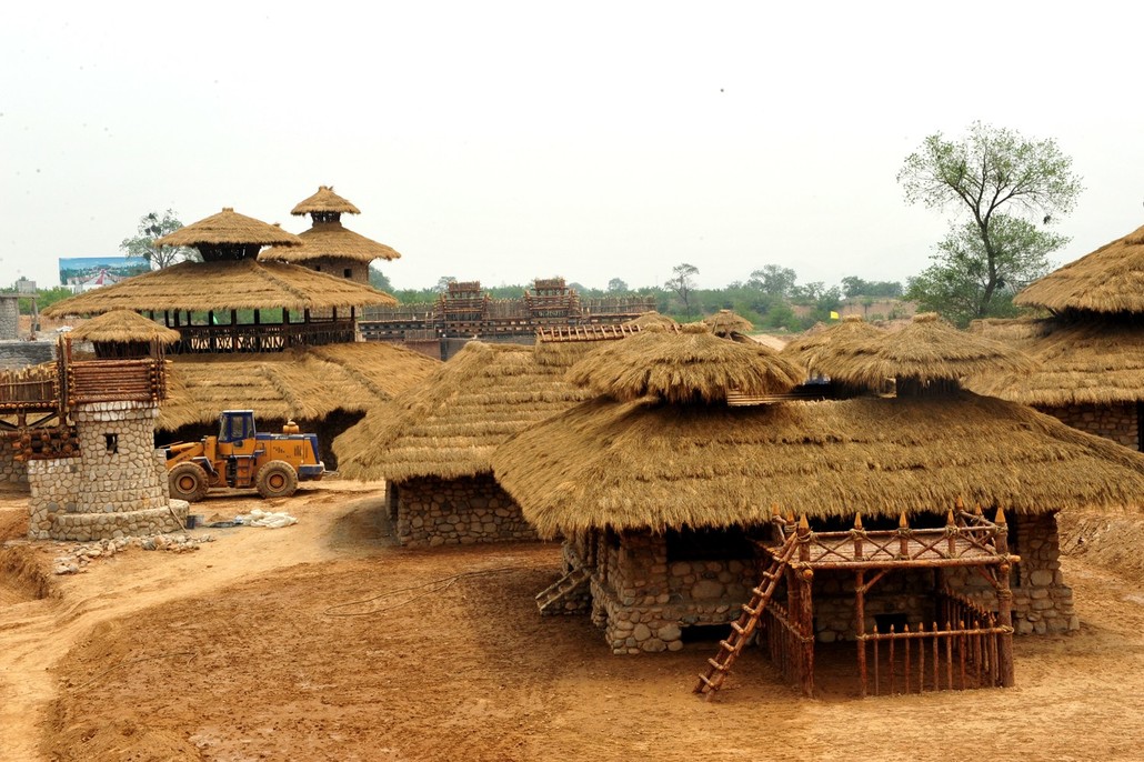 天漠影视基地 官厅水库 黄帝城 长城葡萄酒庄 玩沙骑马射箭 竹筏戏水