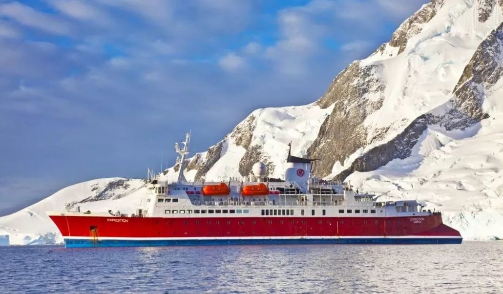 极地探索号邮轮带您深入北极腹地|2019年8月中国人包船 北极熊王国