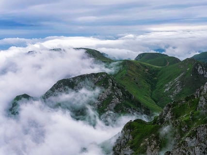 7月4｜攀登西秦岭北缘最高峰露骨山，沉浸式体验壮美山色、赏杜鹃花海（可7.3晚火车出发）