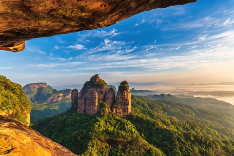 注意事项我要报名>活动介绍丹霞~巴寨中国红石公园丹霞山的边缘地带