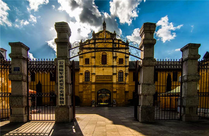 这里有中国近代史上一所著名的军事院校——陆军讲武堂
