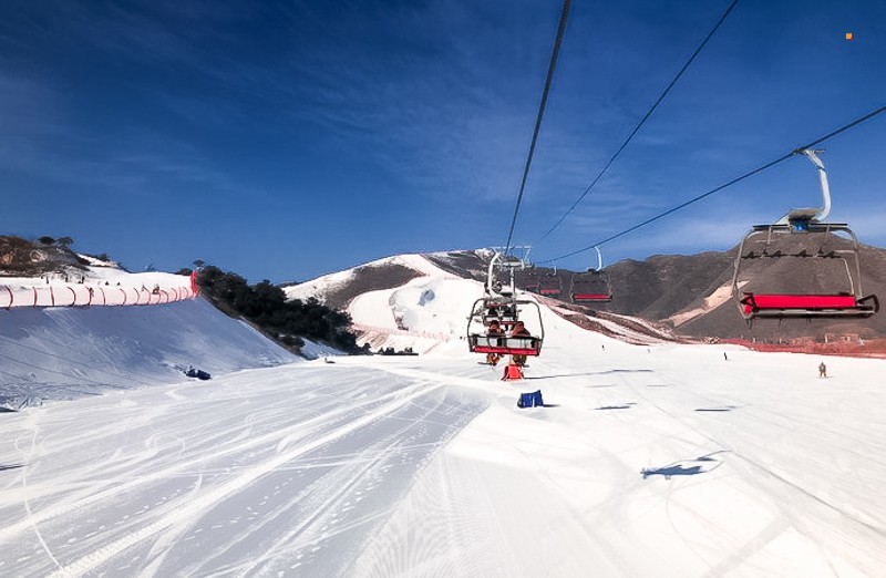 冬奥会雪山滑道图片