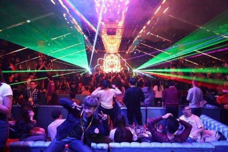 高端灯光北京最热的夜店之一作为工体潮流地标的vics club音乐潮流