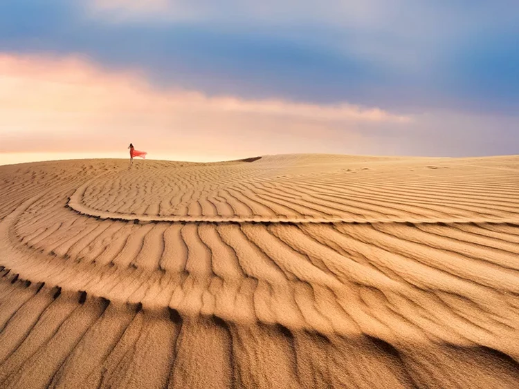 2日玉龙沙湖·勃隆克沙漠·喀喇沁秦王府·梵宗寺·畅游沙漠休闲游