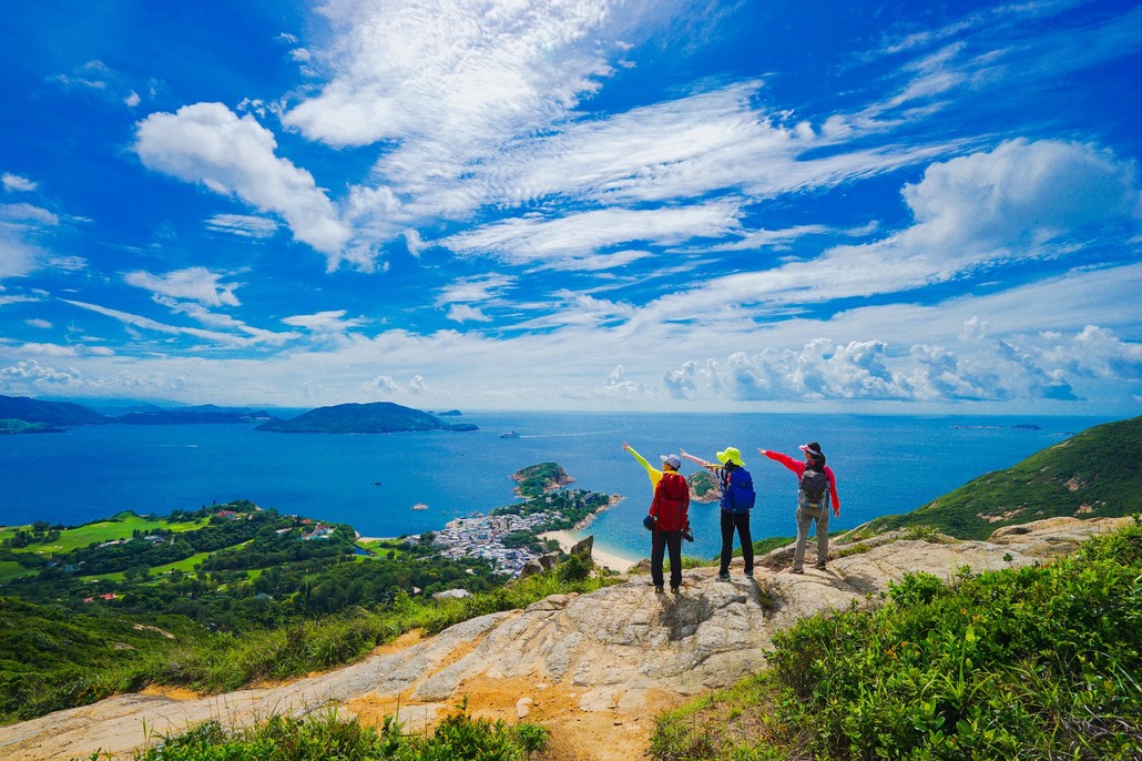 1天游【端午节】香港离岛龙脊线徒步,大浪湾海滩,石澳古村,寻找周星驰