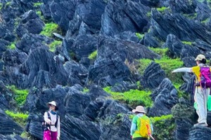 每周未【梅子坪古道 1天】打卡广东版墨石公园，徒步千年古道，深入喀斯特峰林，体会山村徒步乐趣