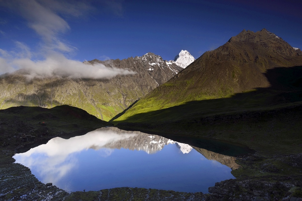 【四姑娘山看海线】2023探索四姑娘山海子群 雪山倒影,八角棚海子 石