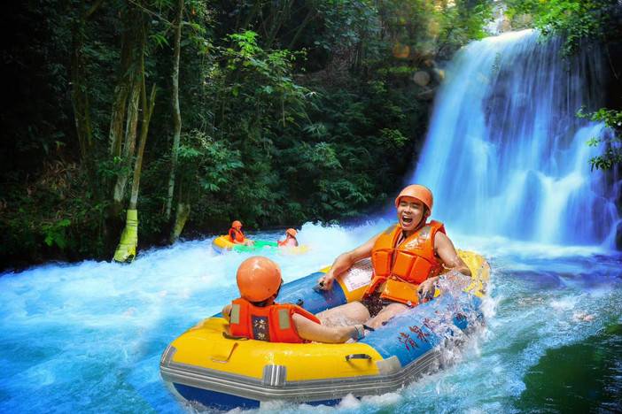 12【清泉湾漂流】首创高空玻璃河道漂流 竹林极速漂流 动感山泉水城