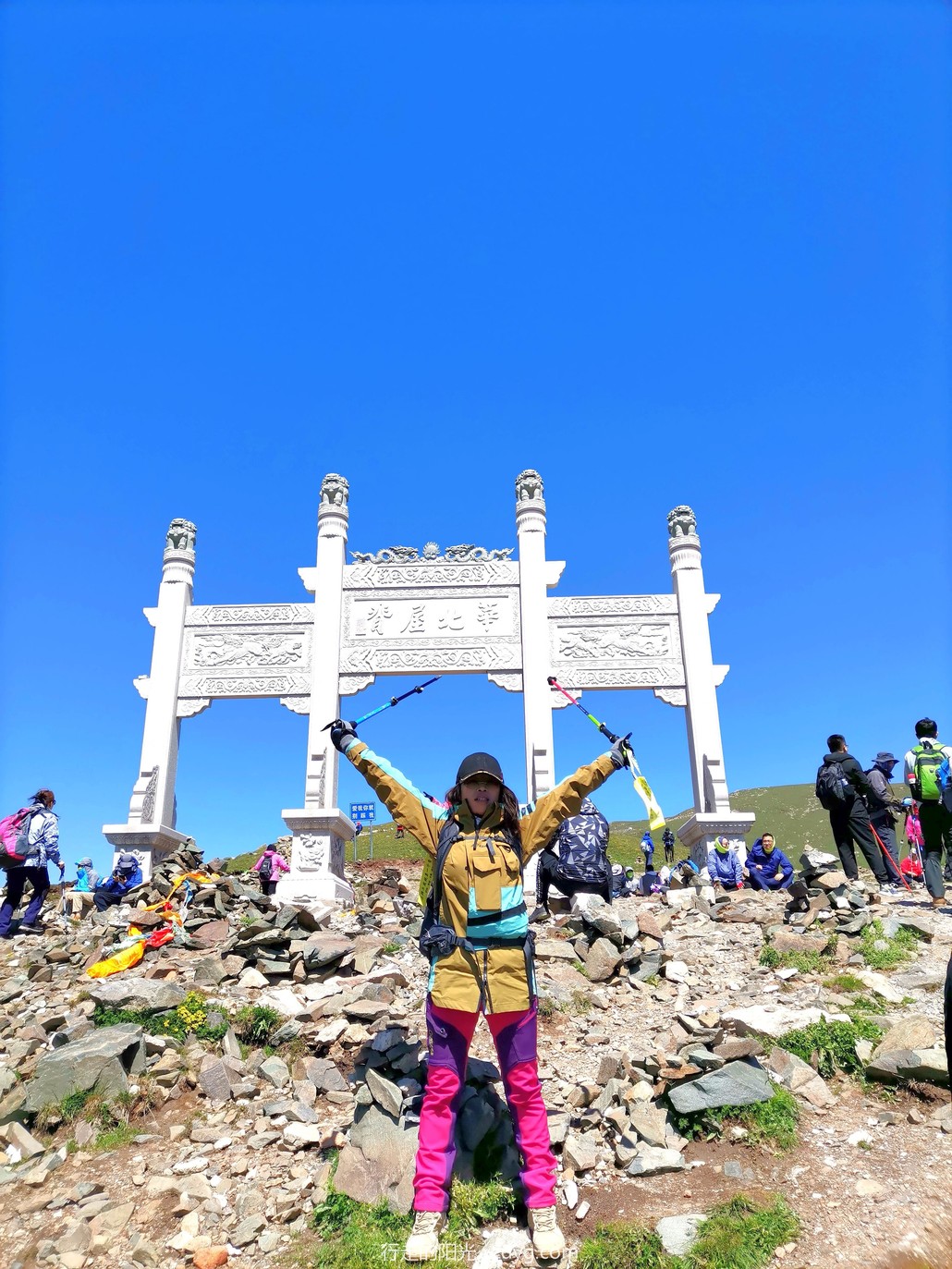 行走的阳光五台山徒步大朝台坚定信仰的力量