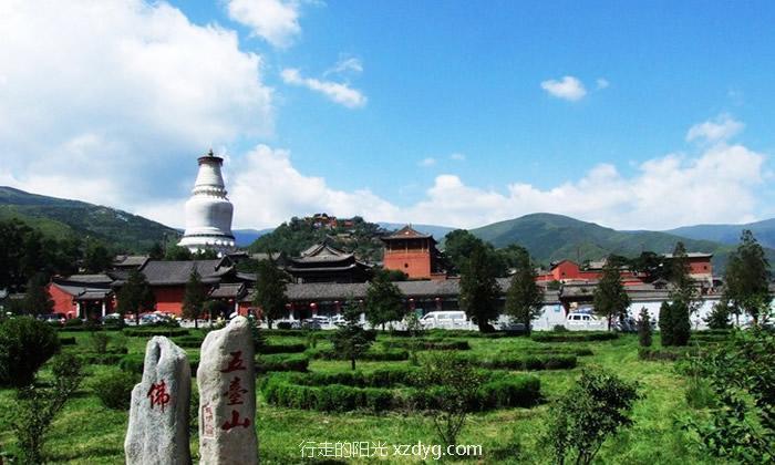 五臺山與浙江普陀山,安徽九華山,四川峨眉山共稱