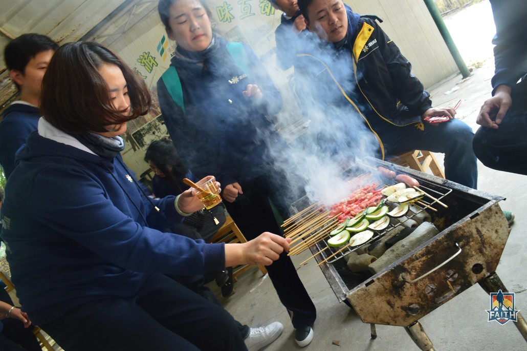 一日定制长兴岛雅趣谷蹦床扎筏泅渡企业团建