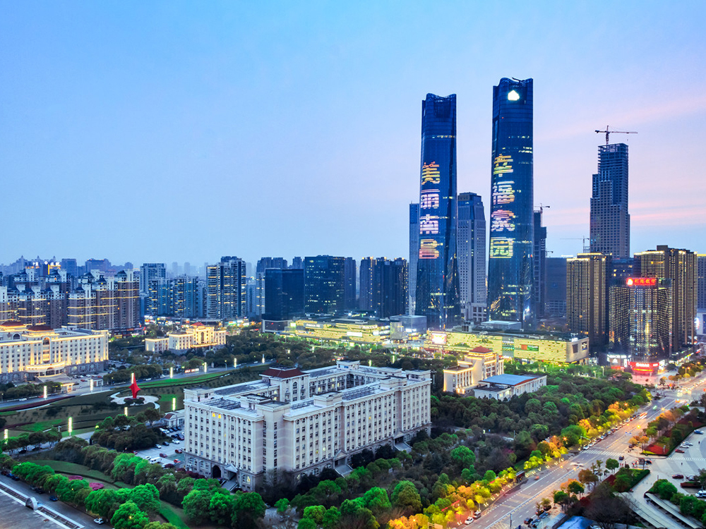 南昌绿地中心303双子塔