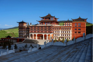 【秋色|玛嘉沟+昌列寺-2天】川西绝美秋色小众地，云端佛国天宫，人少到独享整片山！