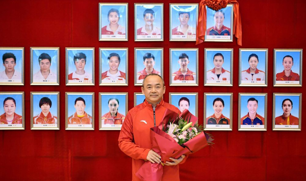 国家蹦床队举行冠军登榜仪式张欣欣胡译乘光荣上榜