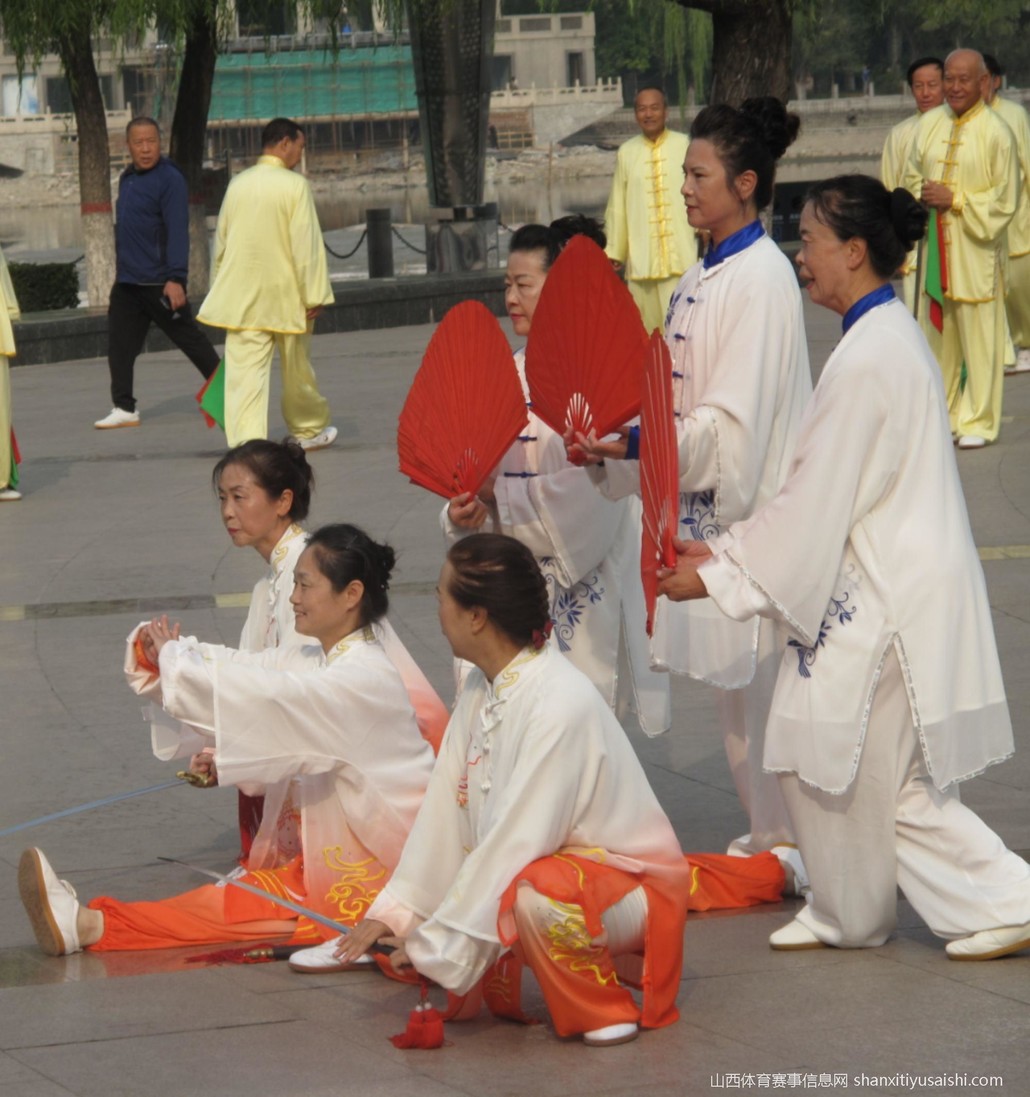 鞭杆專委會表演隊,太鐵協會太極劍表演隊,絲瑞蘆韻藝術團,龍潭公園