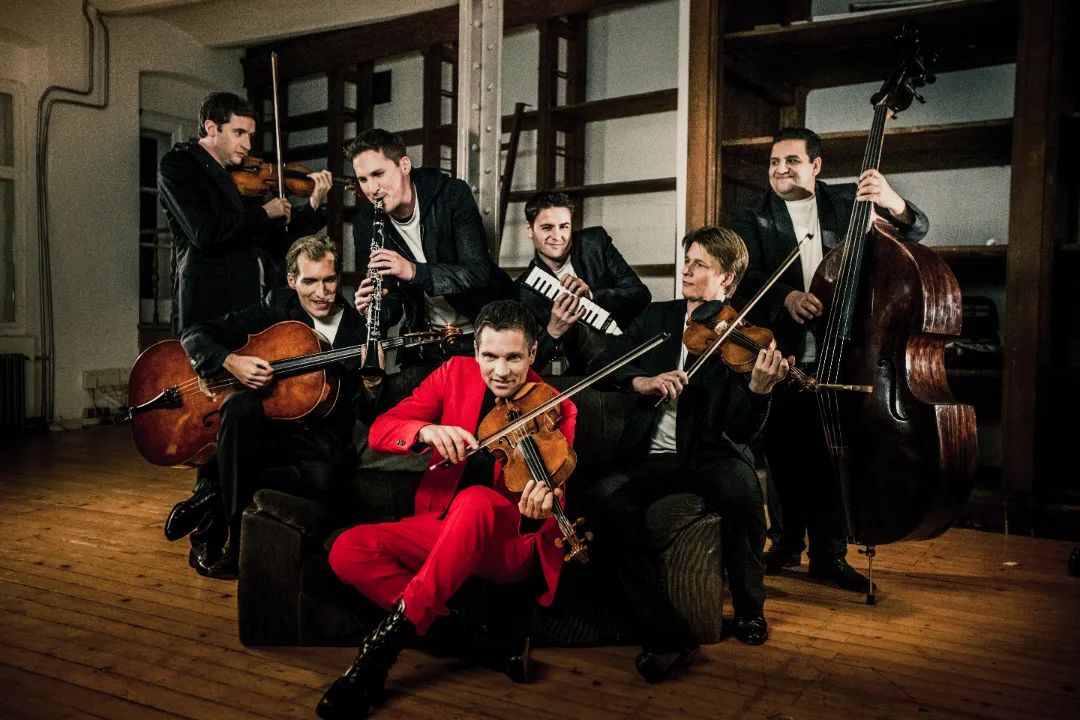 PHILHARMONIX Portrait 4 HighRes (C)Max Parovsky(1).jpeg
