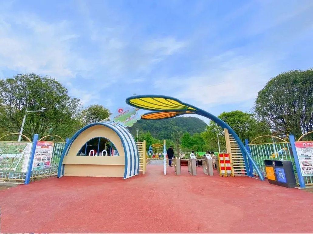 金华 兰溪 溪西烟草公司门口目的地浙江 金华 浦江 鱼泡泡七彩田园