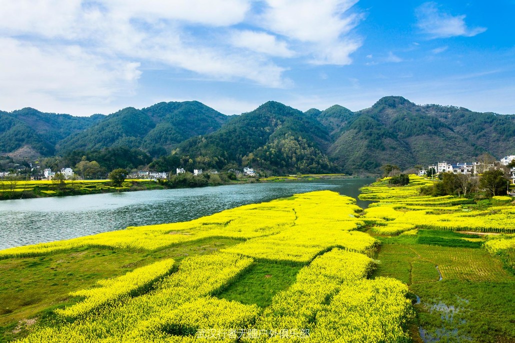 山水画廊,赏石潭菜花,观徽派屯溪老街 从石潭村越往里走,风景越好,也