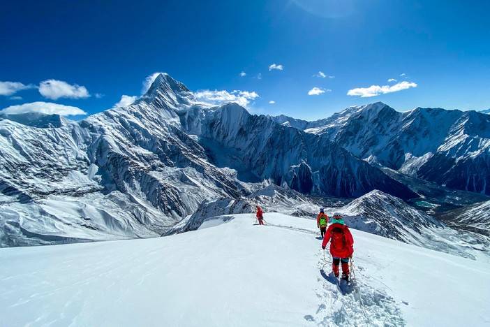 【雪山之巅】贡嘎山那玛峰5588米技术攀登7日(1比2协作)