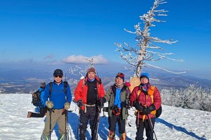 《天桥岗》登山赏雪景一日游