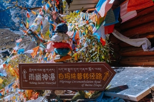 【雨崩转山6日】| 云南经典徒步路线——雨崩村，徒步冰湖+神瀑线，邂逅梅里日照金山，入住雨崩村山语酒店，无自然单房差