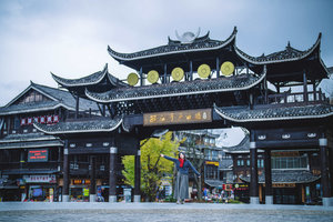 【初见贵州5日】 | 贵州2-7人品质团，黄果树瀑布+荔波小七孔+西江苗寨+青岩古镇+夜郎谷，24小时接机/接站