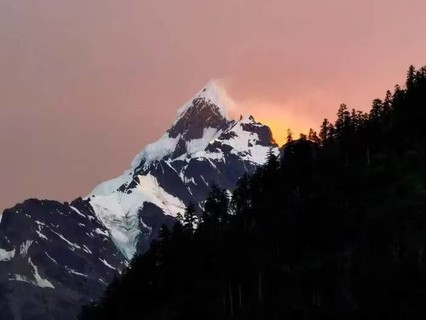 8月，雨崩+虎跳峡徒步7天6晚，多期成行，每周五丽江集合，周六出发（8月-12月）