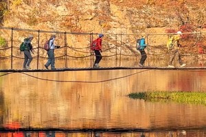 10.8号出发徒个中国·辽宁｜“枫叶之都”本溪红叶徒步，登虎山长城，观盘锦红海滩