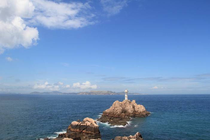 是舟山群岛最东侧的岛屿之一,既然南极和北极我们去不了,那就去东极吧